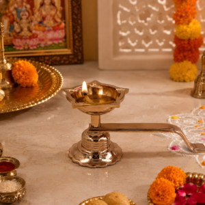 Whizzo Brass Handled Diya for Pooja | Traditional Aarti Deepak with Long Handle & Decorative Stand | Brass Oil Lamp for Home Mandir, Temple, Prayer & Festivals | Polished Choco Gold Finish